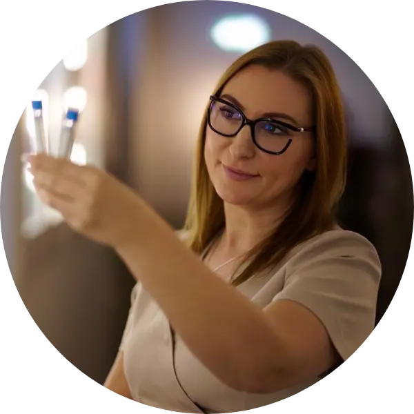 Trycholog Edyta Obuchowska podczas konsultacji trychologicznej w Gdyni